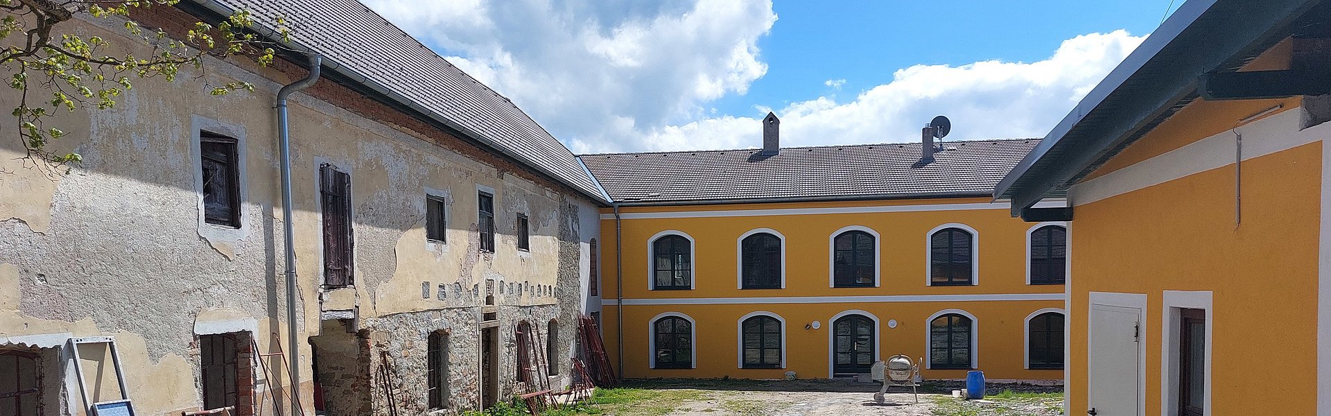 Sanierung Fassade des Gutshof Hirschenhof