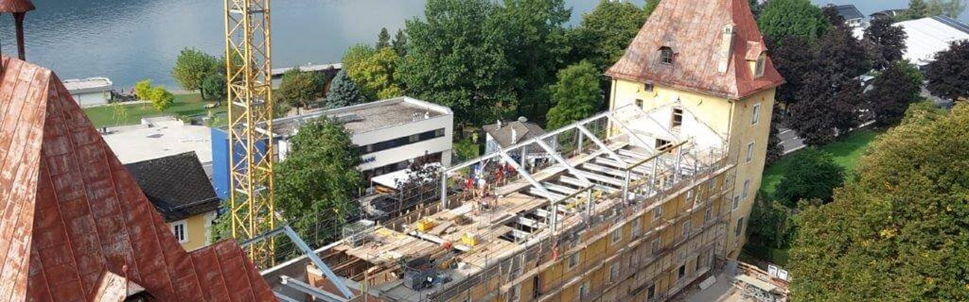 Ein historisches Hotelgebäude wird nach Auflagen des Bundesdenkmalamtes renoviert.