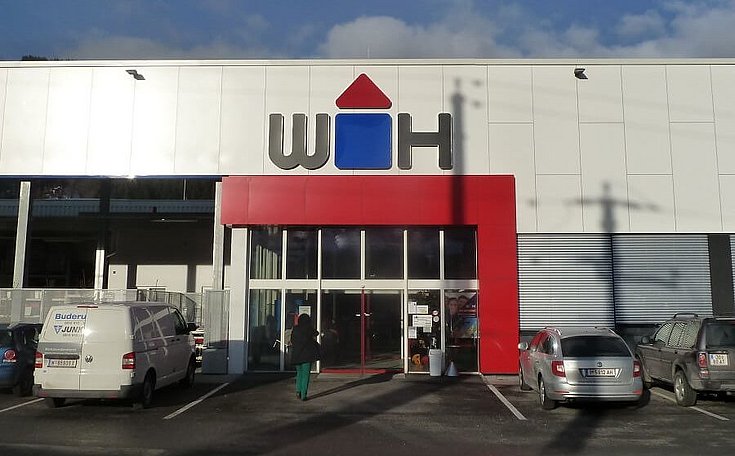 Haupteingang der Würth Hochenburger Filiale St. Johann im Pongau