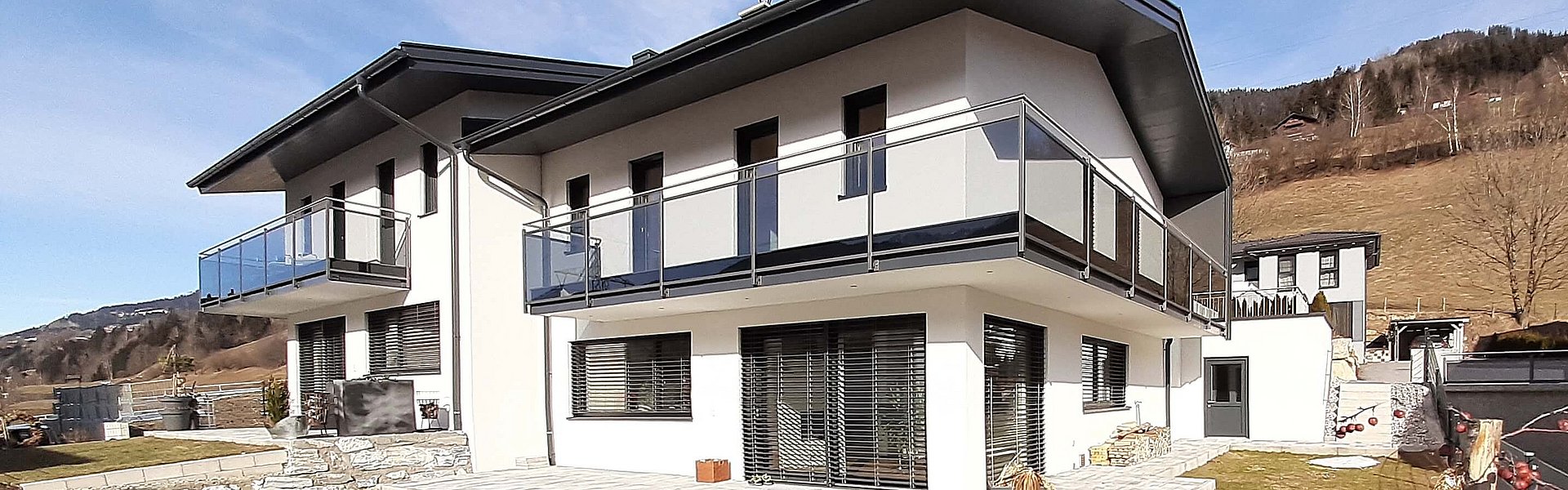 Modernes Zweifamilienhaus