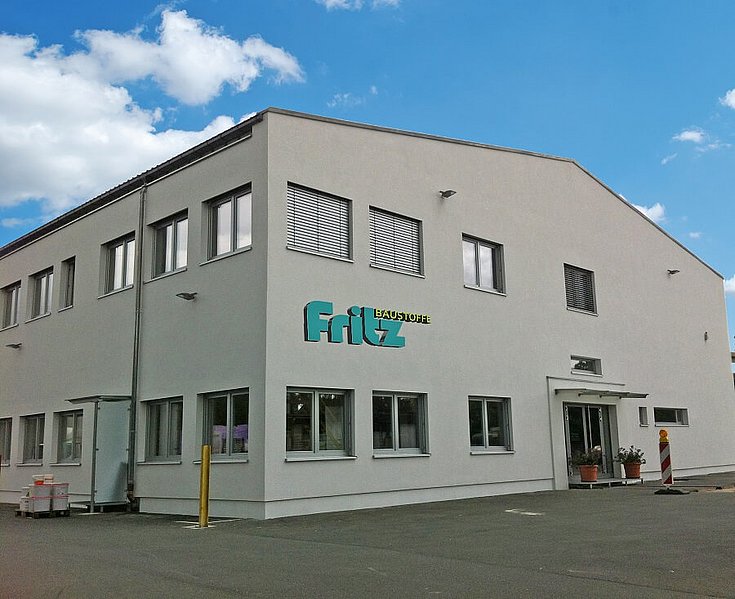 Außenaufnahme des Fritz Baustoffgebäudes in Erlangen