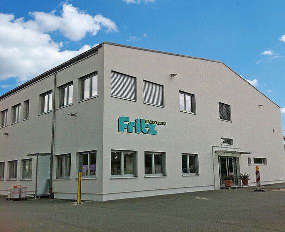 Außenaufnahme des Fritz Baustoffgebäudes in Erlangen