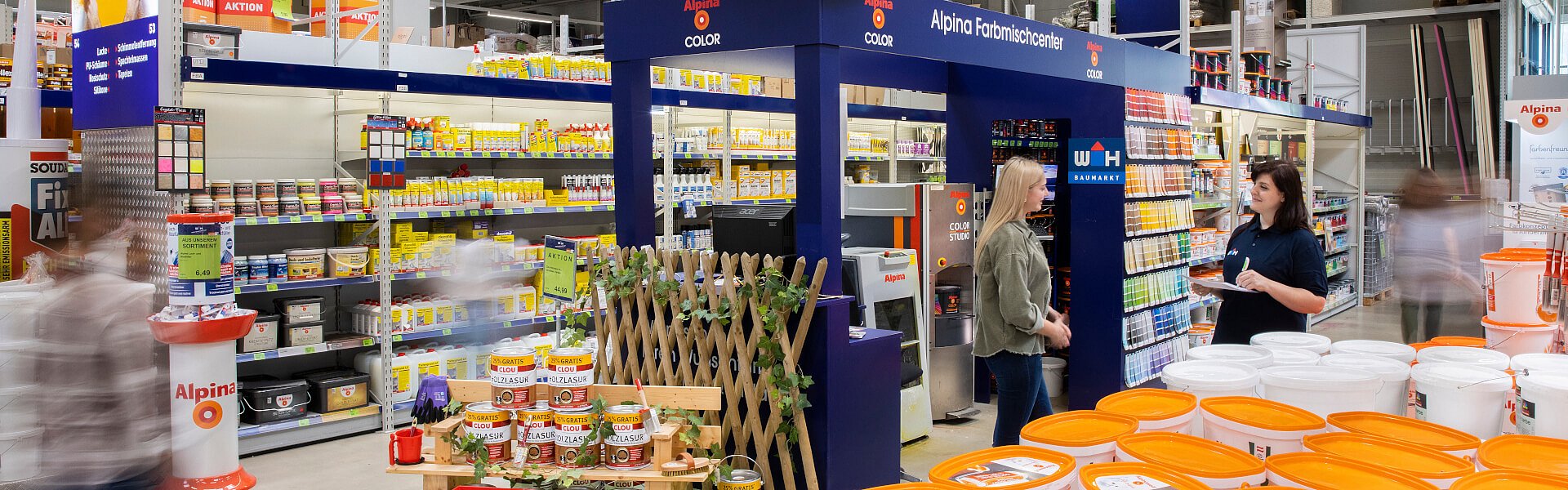 Farbenabteilung im WH-Baumarkt