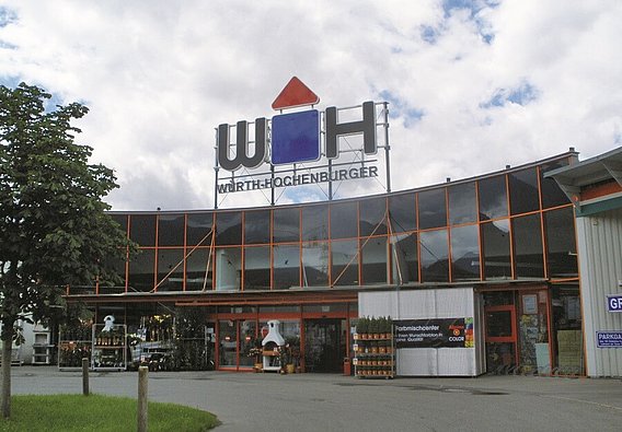 Außenaufnahme vom Würth Hochenburger Gebäude in Reutte 