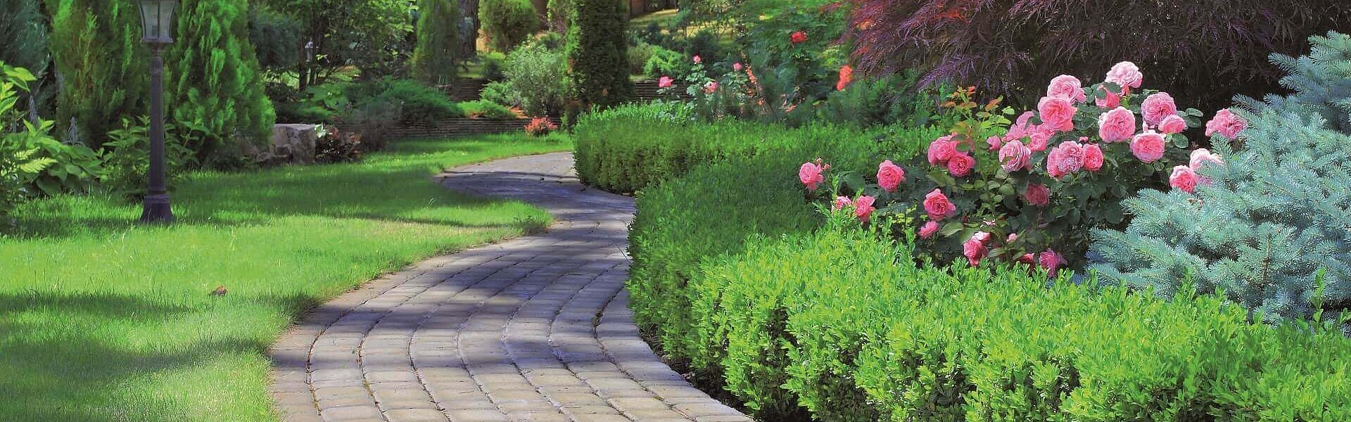 Gala / Garten- und Landschaftsbau benötigt robuste Baustoffe, um Außenbereiche, Hänge und Gärten zu gestalten